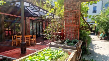 Sommerterrasse und Innenhof Pulsraum Berlin Wedding – Outdoor-Events 13
